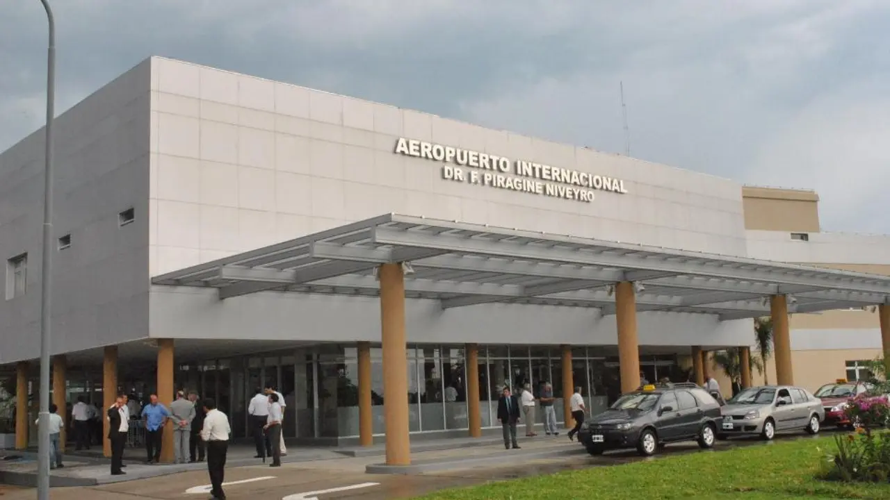 Aerolineas Argentinas CNQ Terminal – Doctor Fernando Piragine Niveyro Intl. Airport